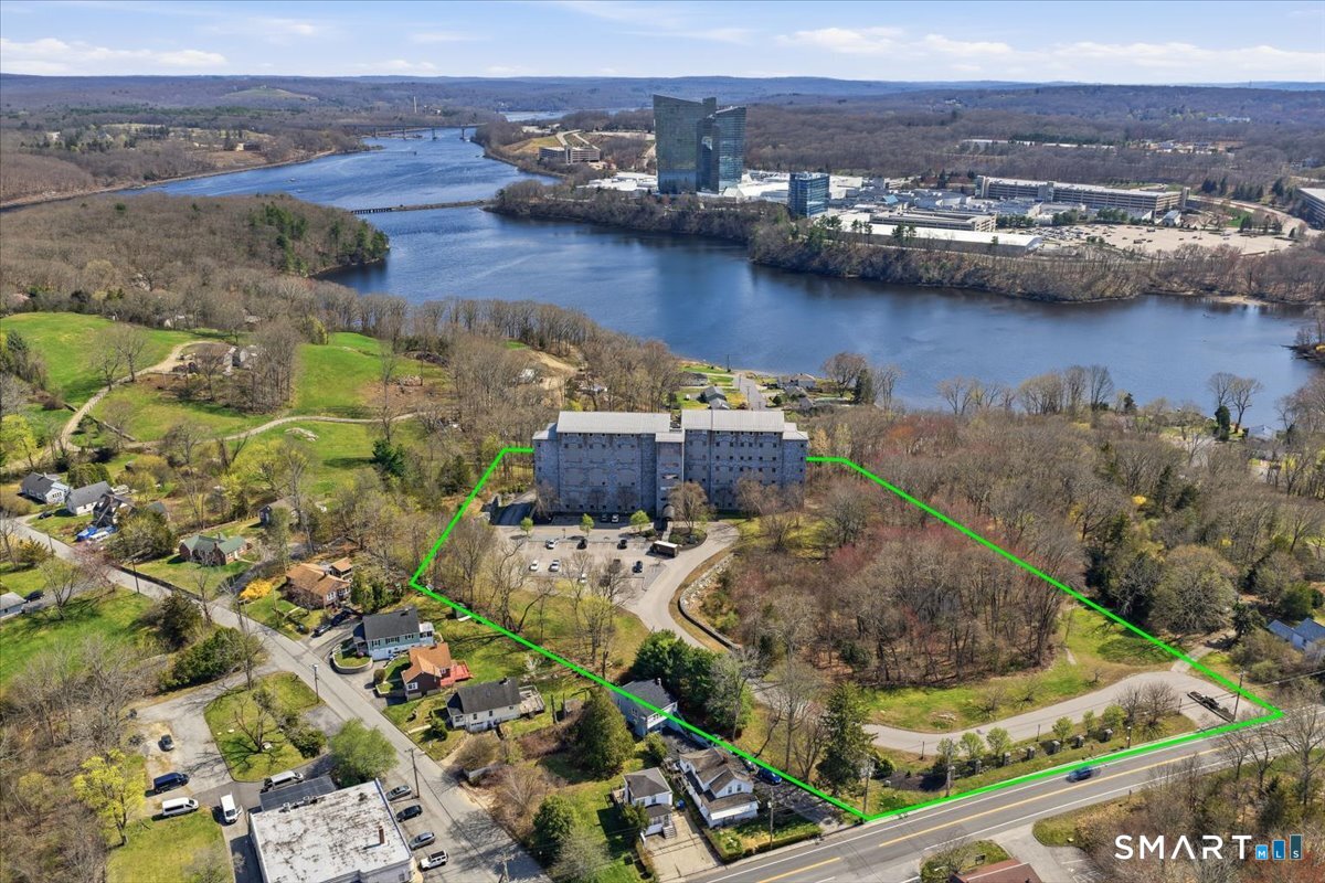 586 West Thames Street Norwich CT 06360