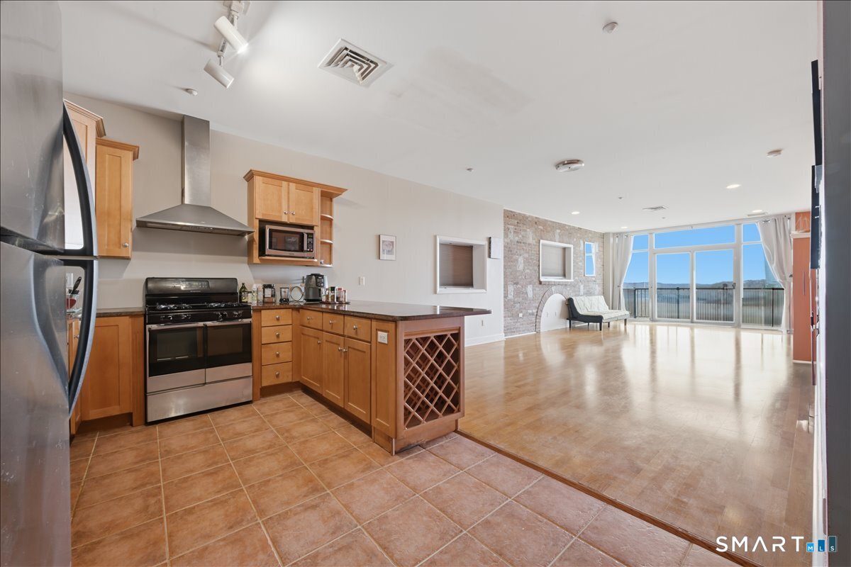 586 West Thames Street Norwich CT 06360