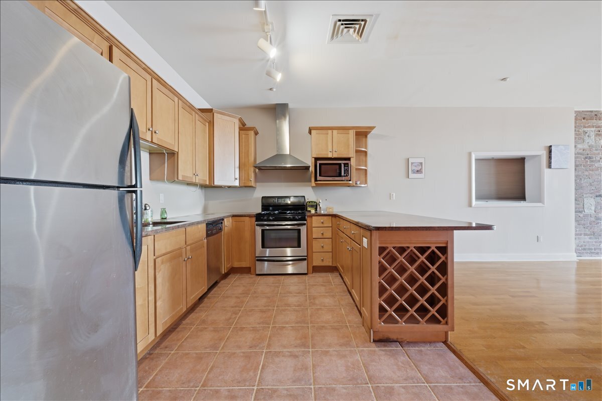586 West Thames Street Norwich CT 06360