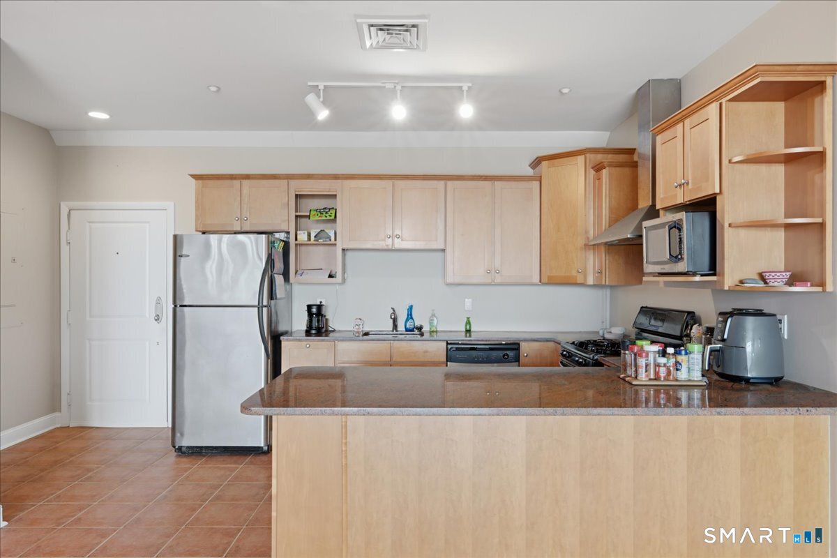 586 West Thames Street Norwich CT 06360