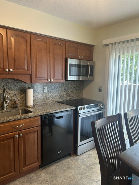 11 Woodland Avenue Bloomfield CT 06002