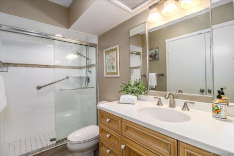 25 Heritage Crest Southbury CT 06488