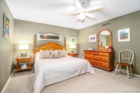 25 Heritage Crest Southbury CT 06488