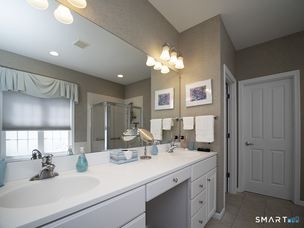 3 Wadsworth Lane Cheshire CT 06410