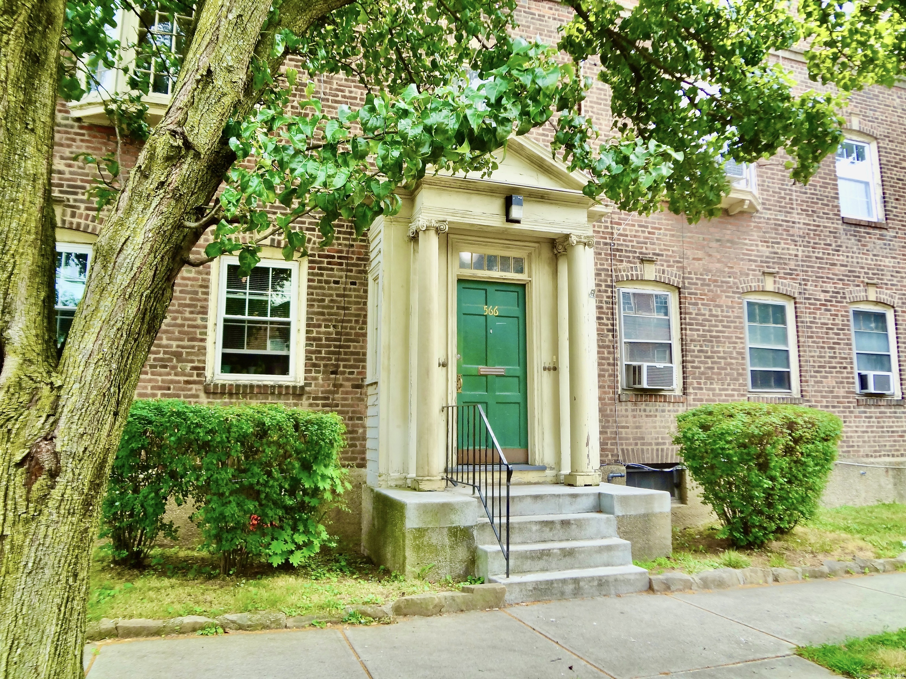 566 Wilmot Avenue Bridgeport CT 06607