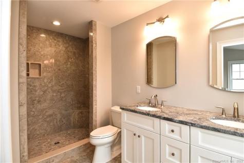 46 Village Crossing East Lyme CT 06357