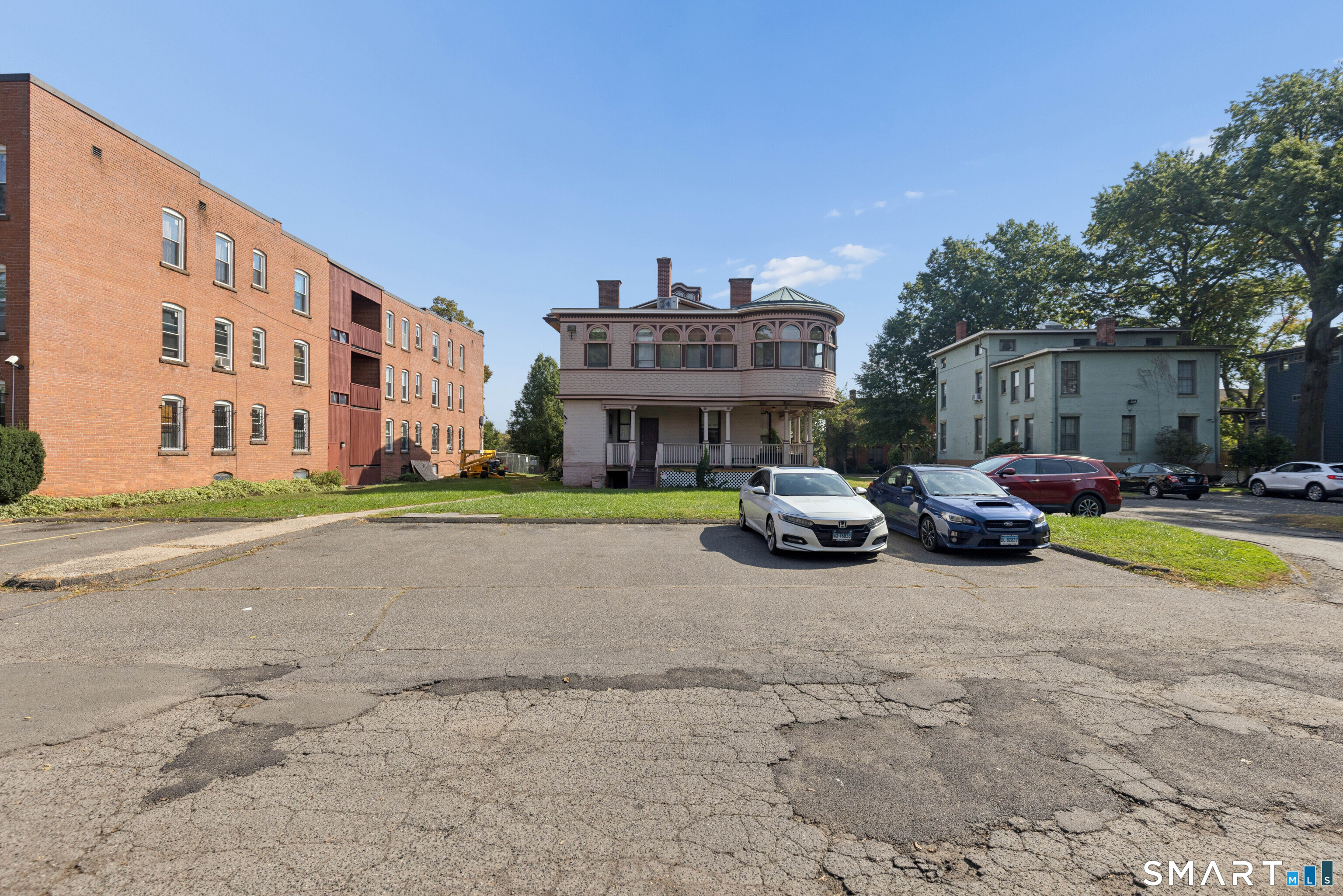 27 Charter Oak Place Hartford CT 06106