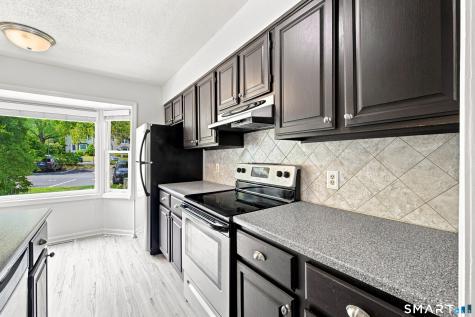 16 Braintree Court Suffield CT 06078