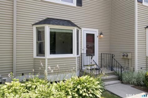 16 Braintree Court Suffield CT 06078