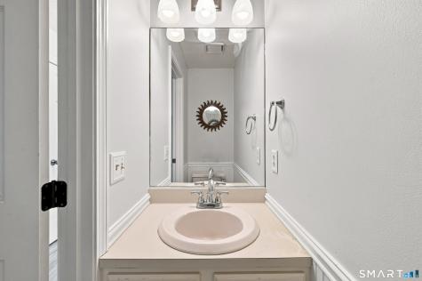 16 Braintree Court Suffield CT 06078