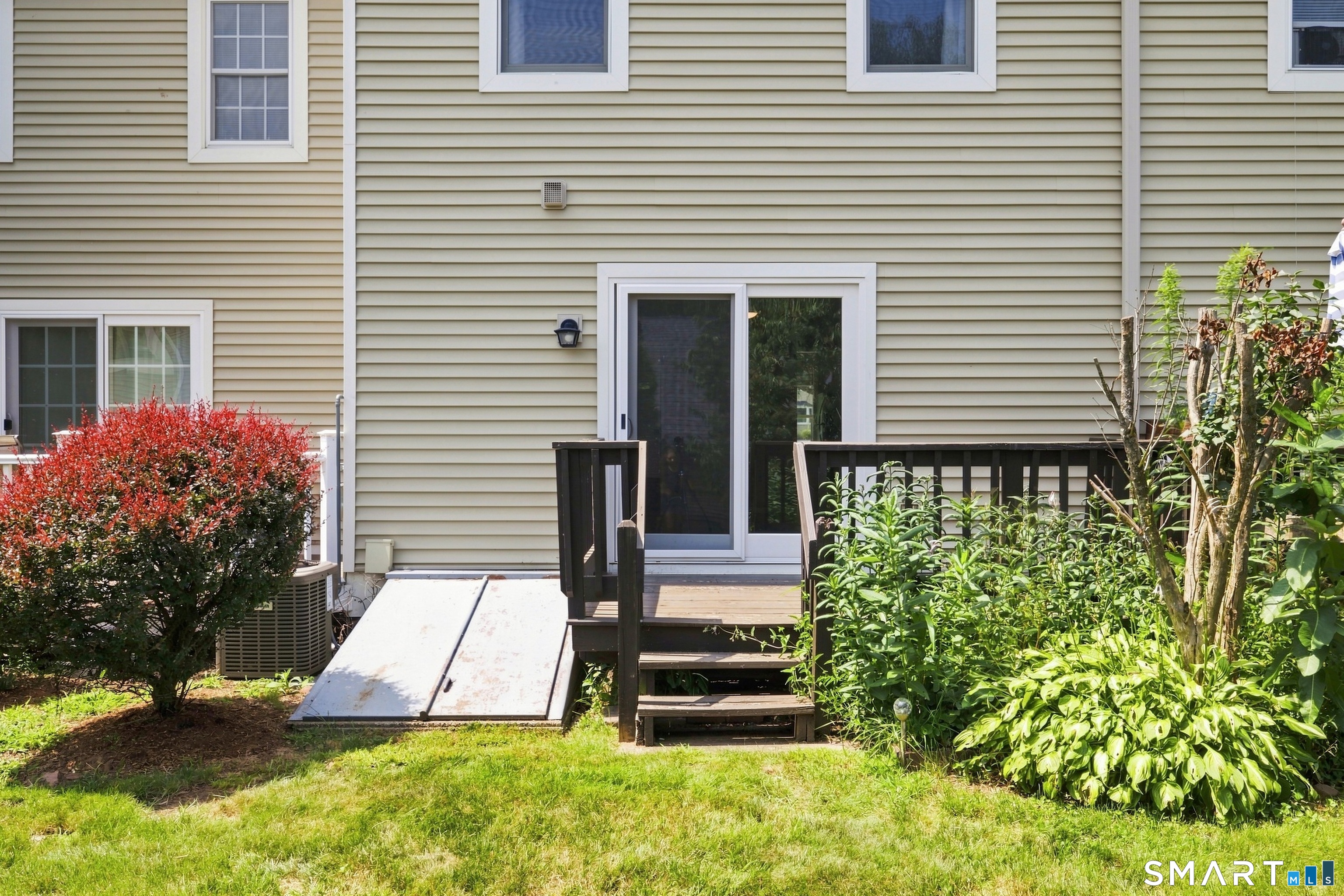 16 Braintree Court Suffield CT 06078
