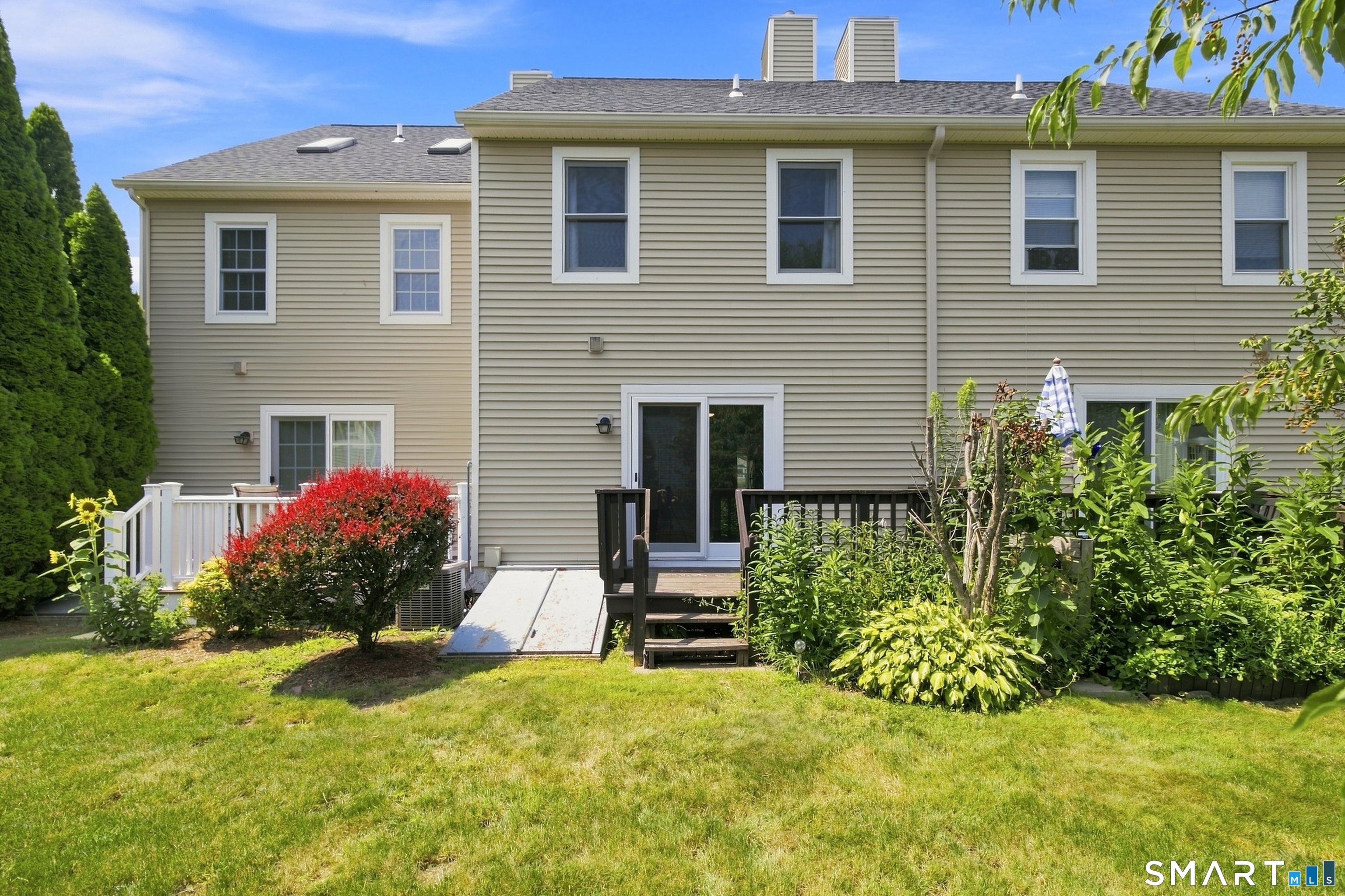 16 Braintree Court Suffield CT 06078