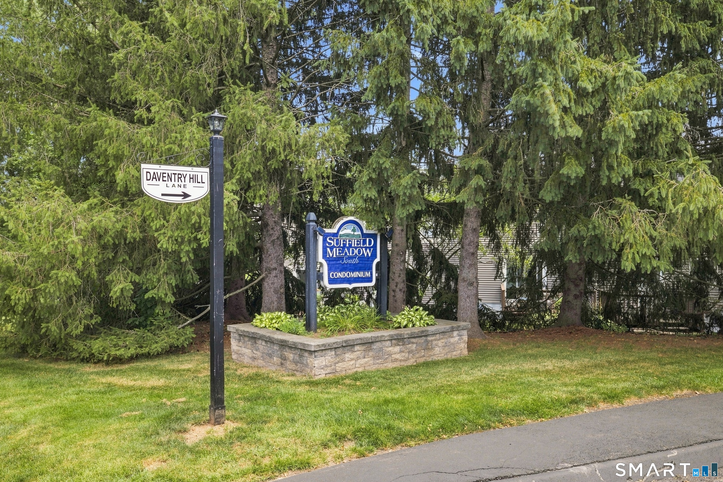 16 Braintree Court Suffield CT 06078