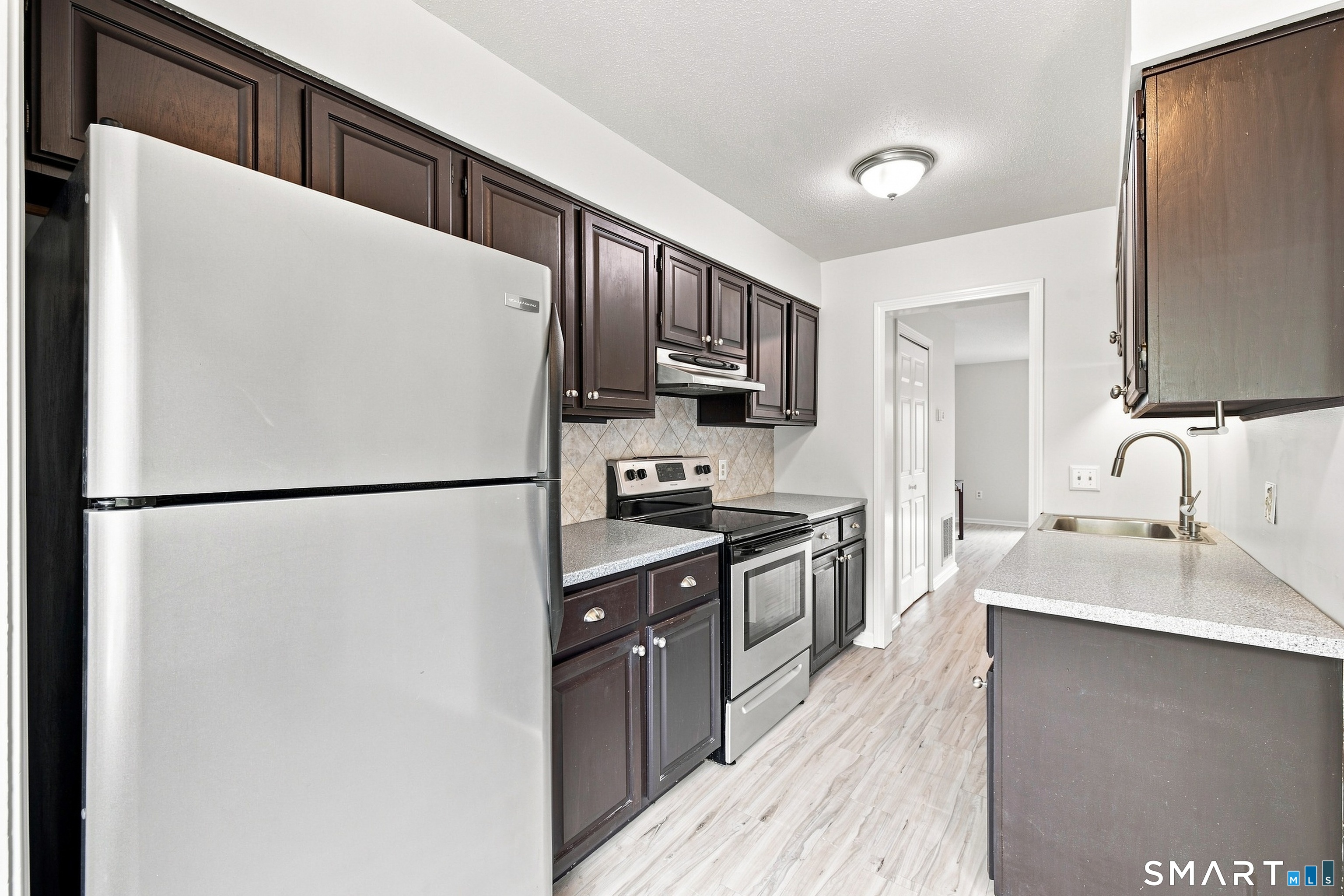 16 Braintree Court Suffield CT 06078