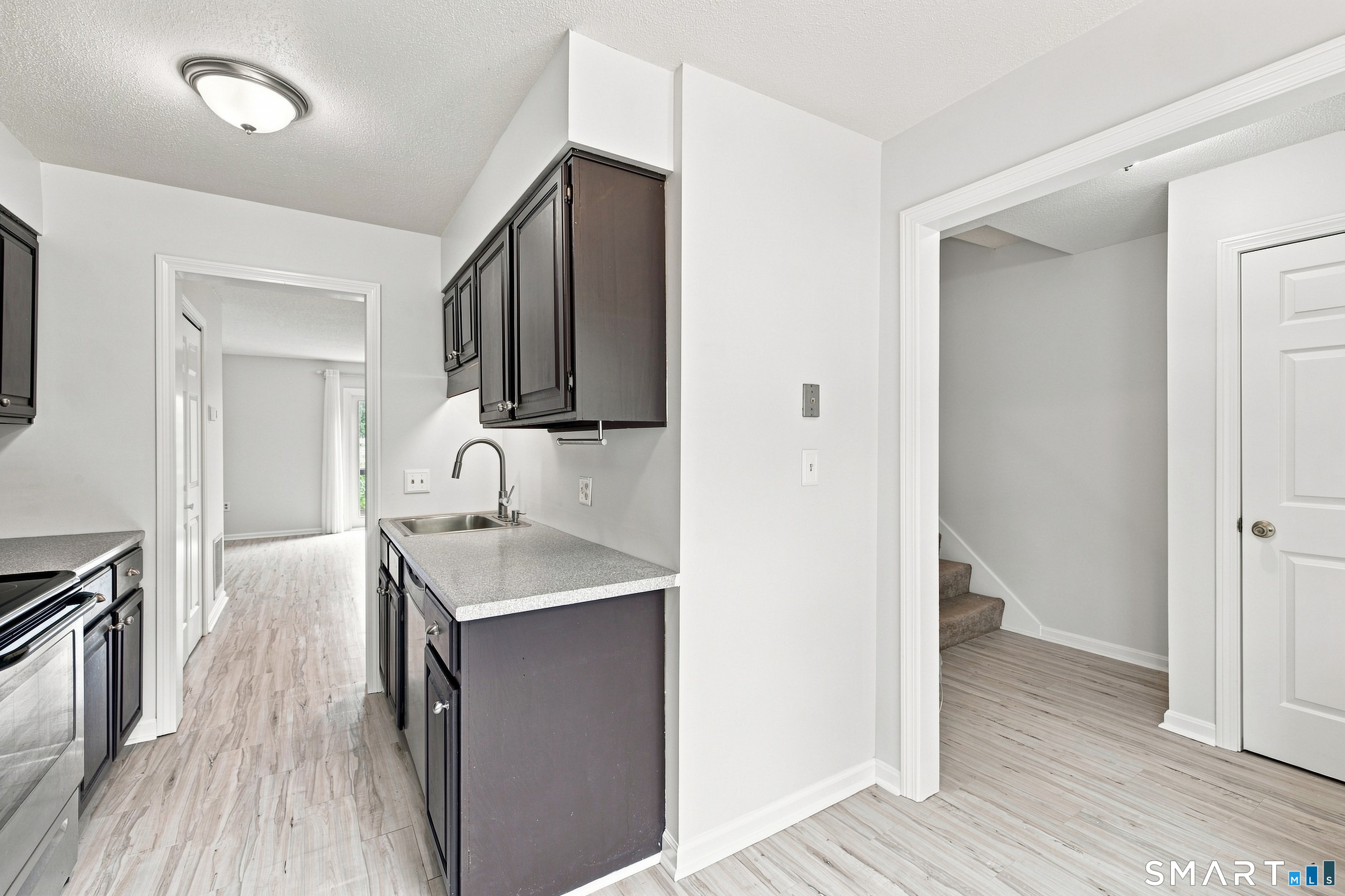16 Braintree Court Suffield CT 06078