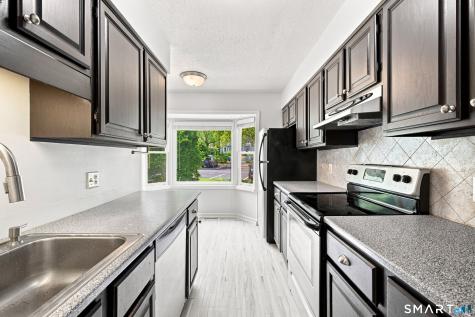16 Braintree Court Suffield CT 06078
