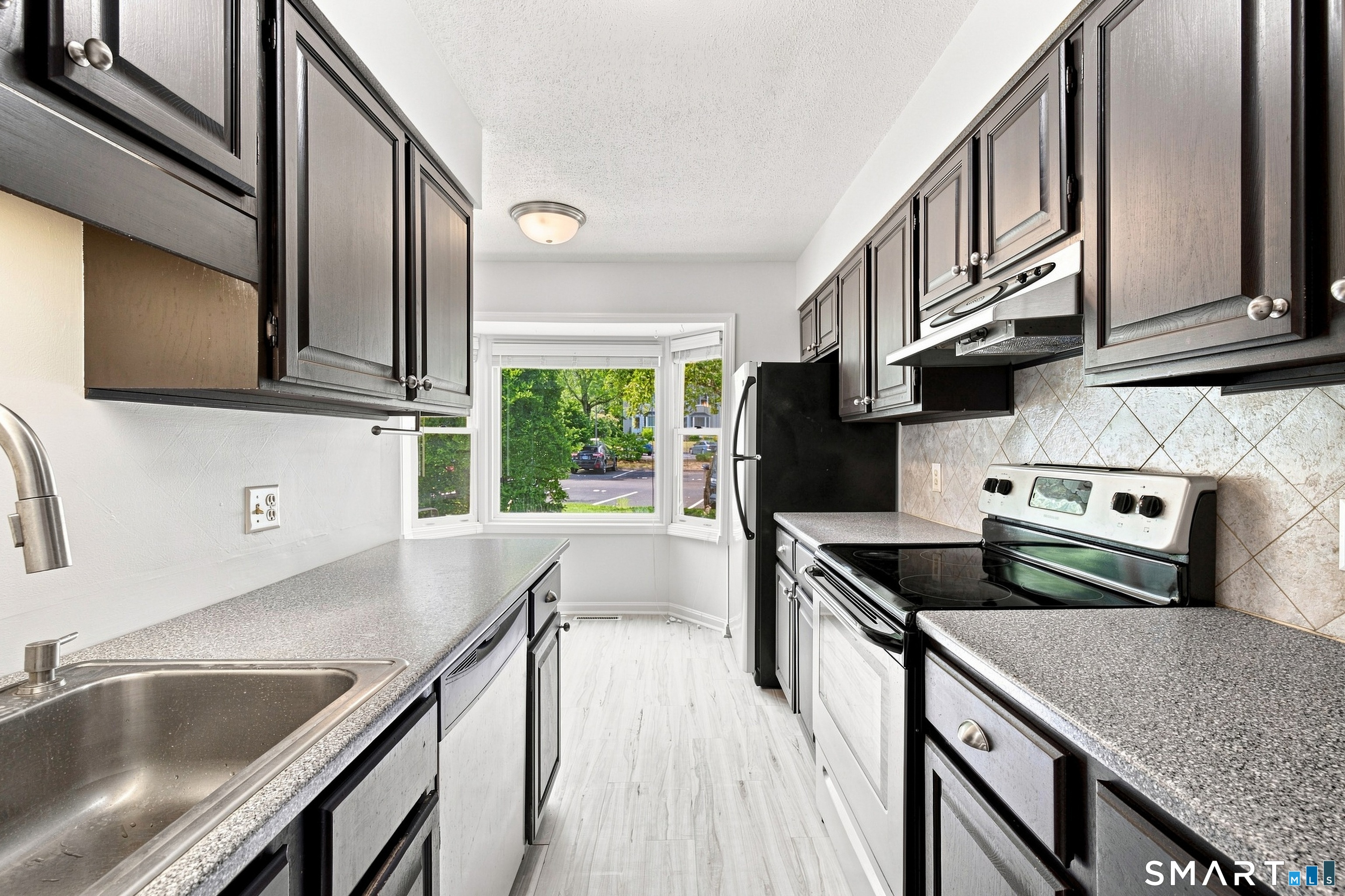 16 Braintree Court Suffield CT 06078