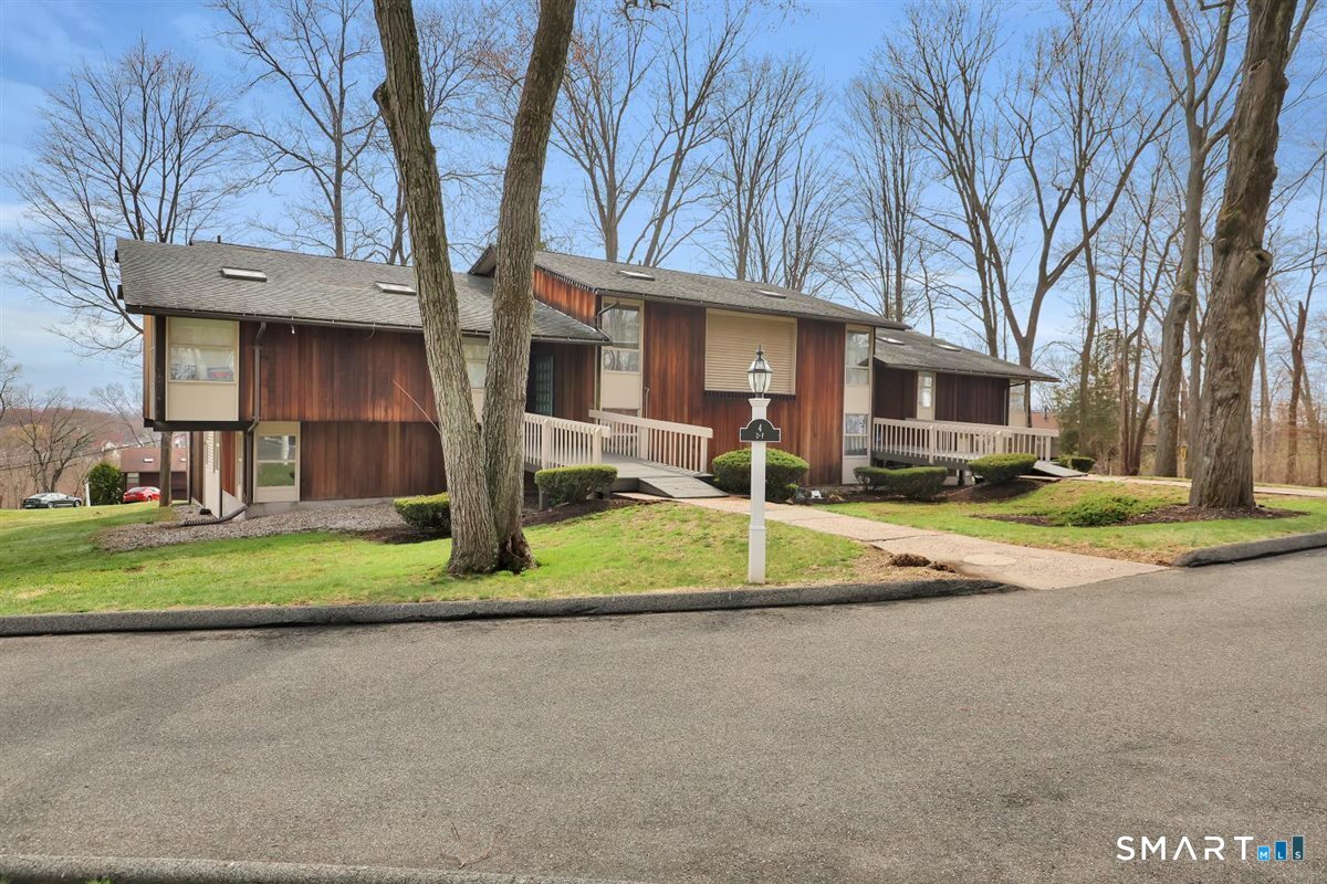 4-G Country Squire Drive Cromwell CT 06416