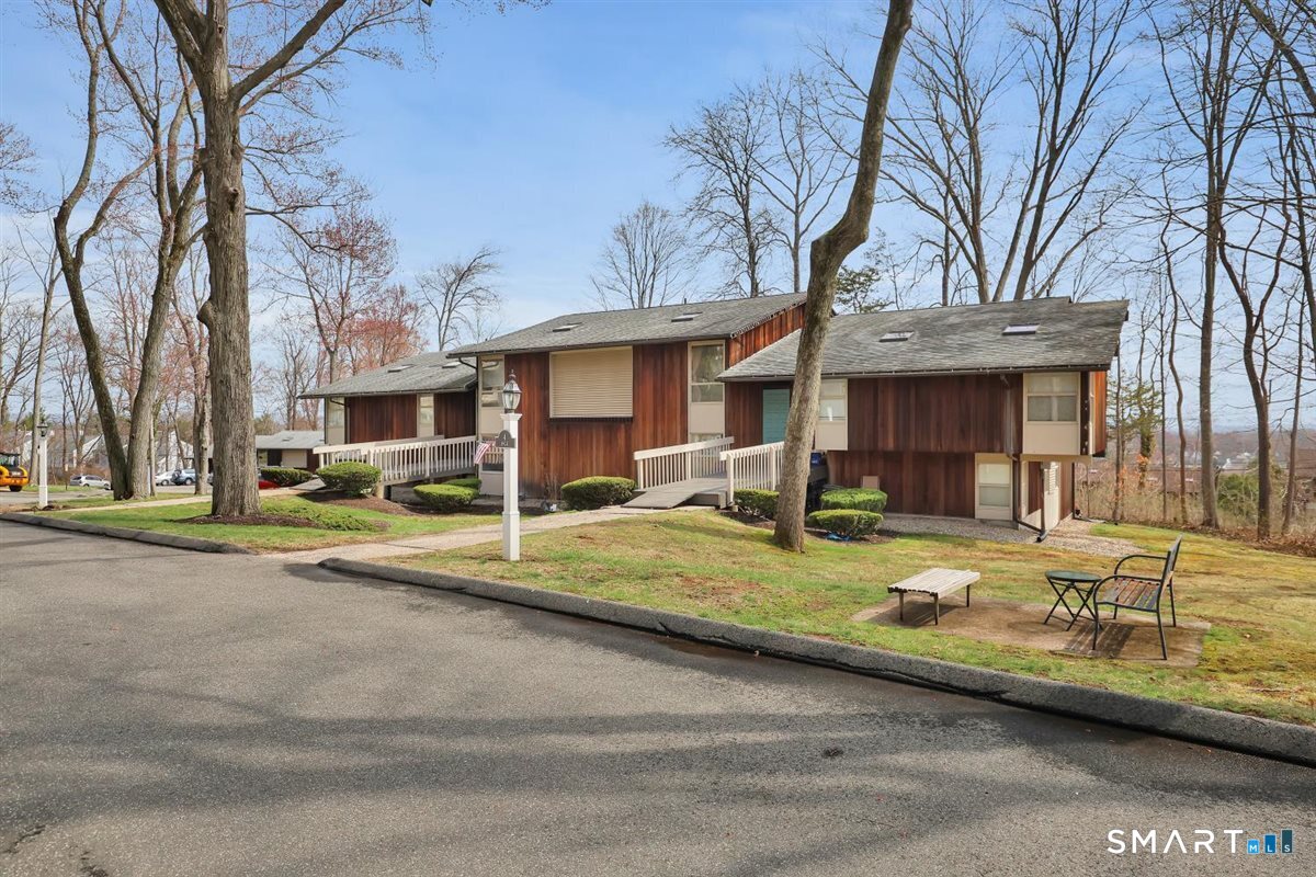 4-G Country Squire Drive Cromwell CT 06416
