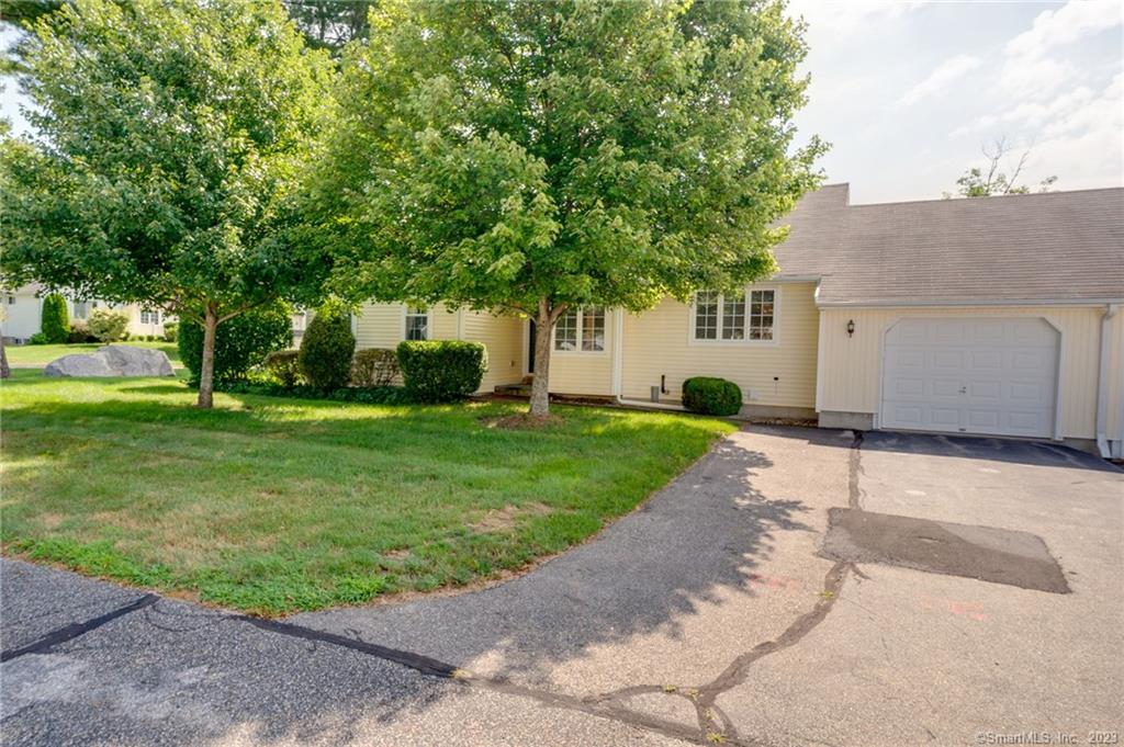 11 Mohegan Square Mansfield CT 06250