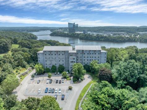 586 West Thames Street Norwich CT 06360