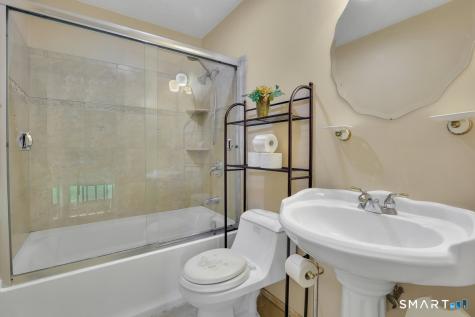 11 Watch Hill Circle Cromwell CT 06416