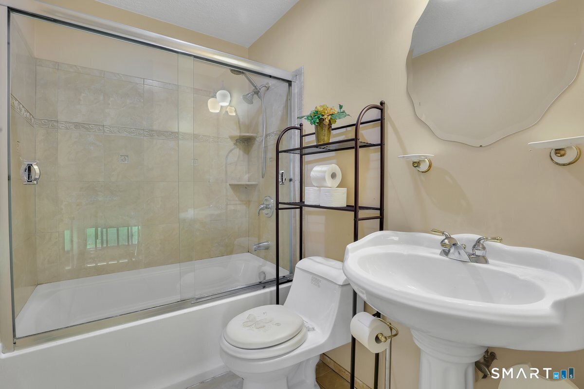 11 Watch Hill Circle Cromwell CT 06416