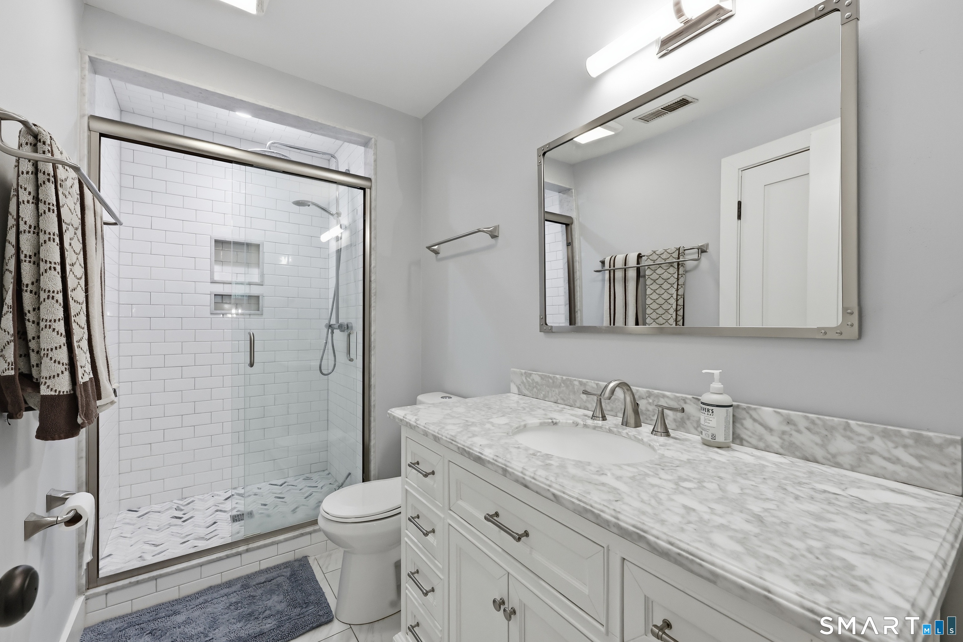 19 Applewood Lane Avon CT 06001