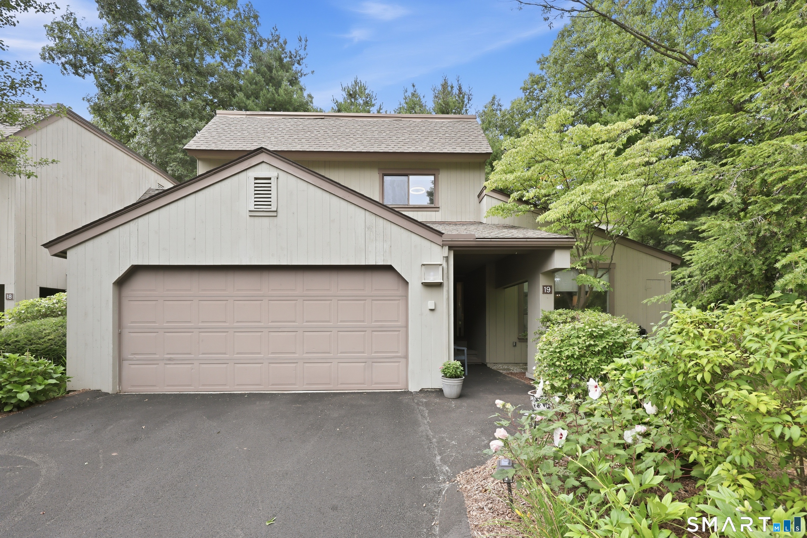 19 Applewood Lane Avon CT 06001