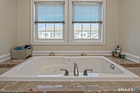 102 Lantern Court Clinton CT 06413