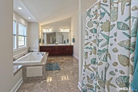 102 Lantern Court Clinton CT 06413