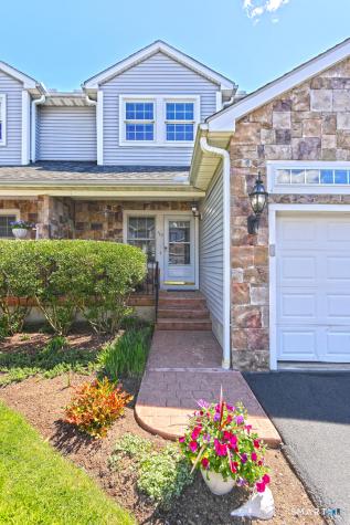 102 Lantern Court Clinton CT 06413