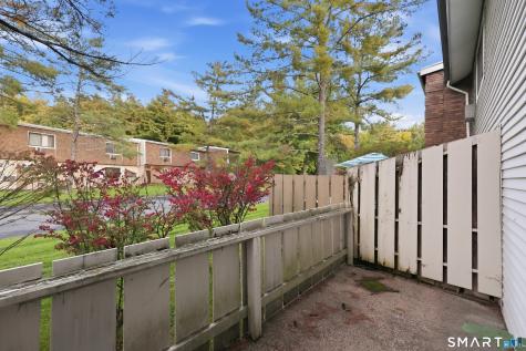 69 Sutton Place Bloomfield CT 06002