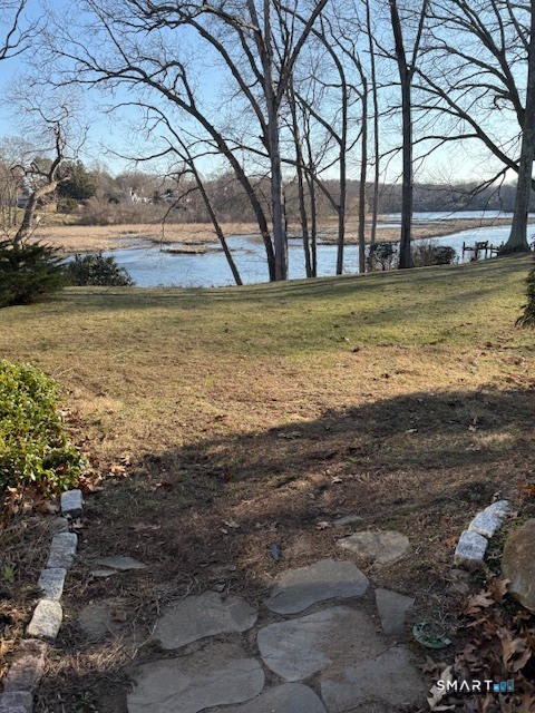 85 River Road Essex CT 06426