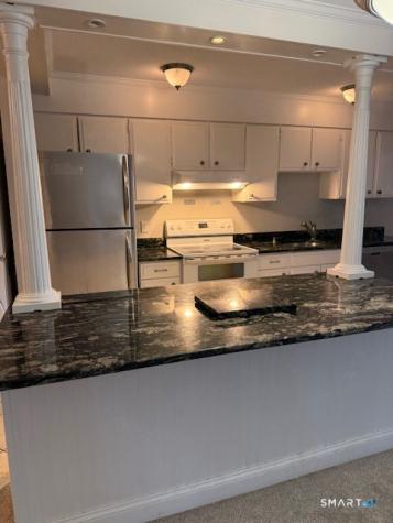 85 River Road Essex CT 06426