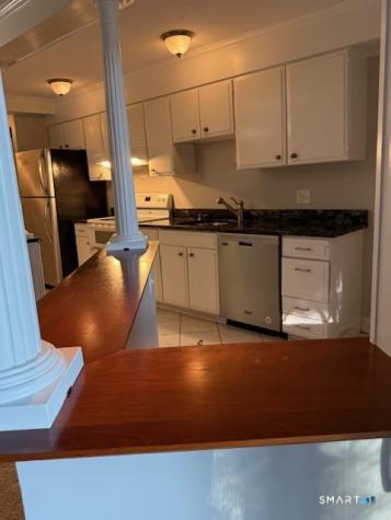 85 River Road Essex CT 06426
