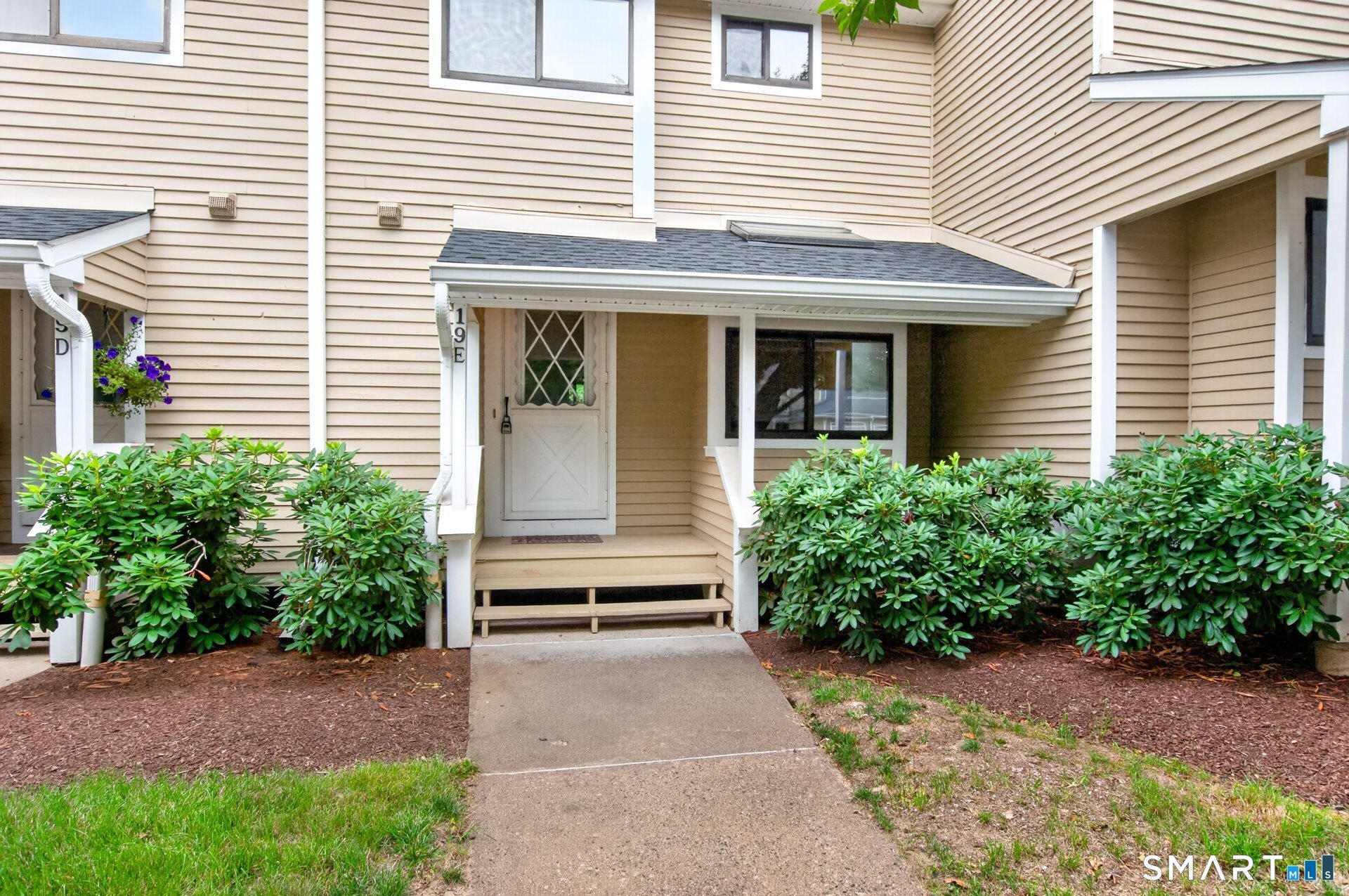 19 Wiggins Farm Drive Simsbury CT 06070