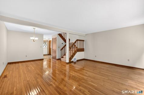 19 Wiggins Farm Drive Simsbury CT 06070