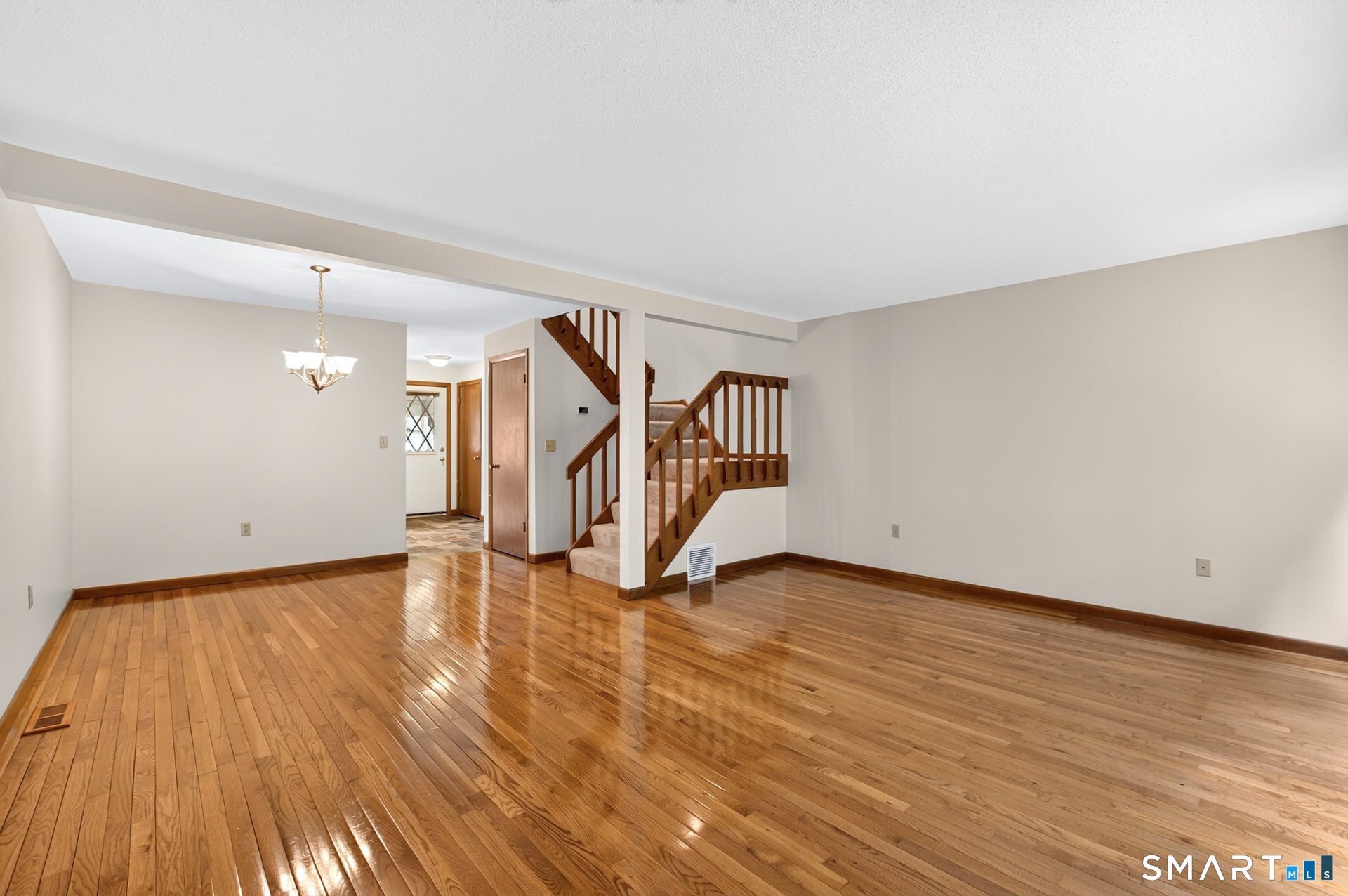 19 Wiggins Farm Drive Simsbury CT 06070