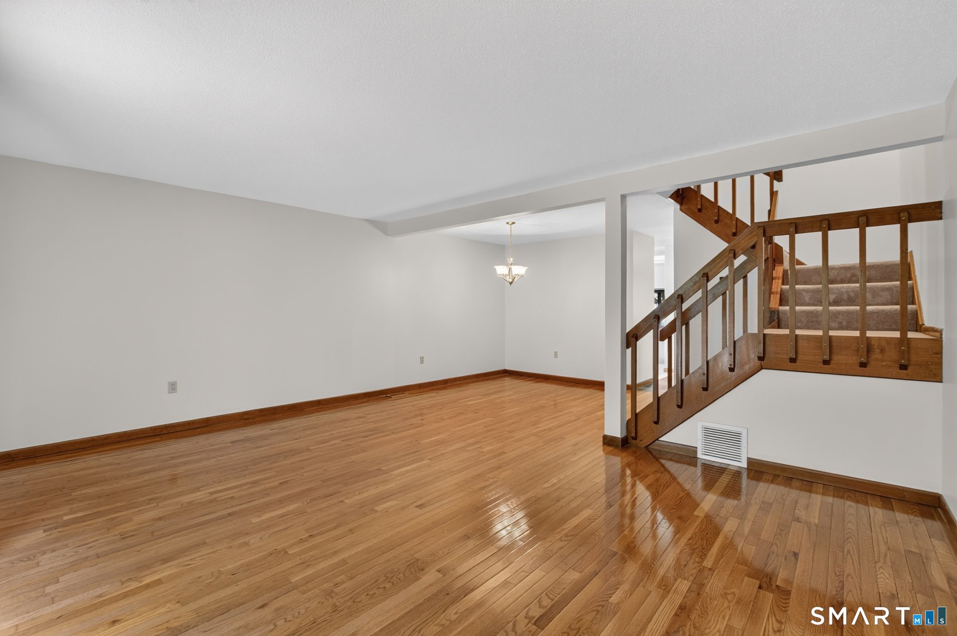 19 Wiggins Farm Drive Simsbury CT 06070