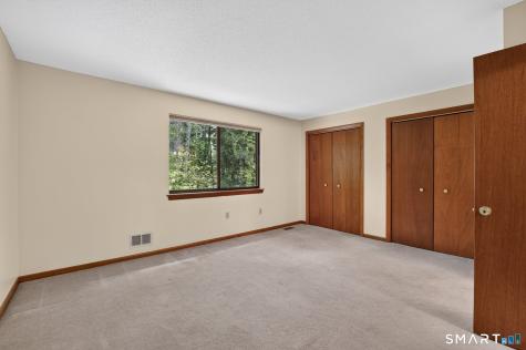 19 Wiggins Farm Drive Simsbury CT 06070