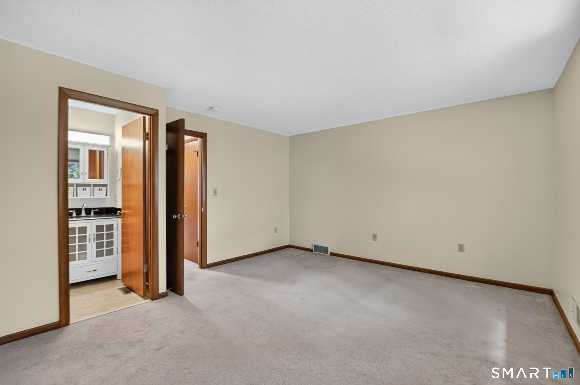 19 Wiggins Farm Drive Simsbury CT 06070