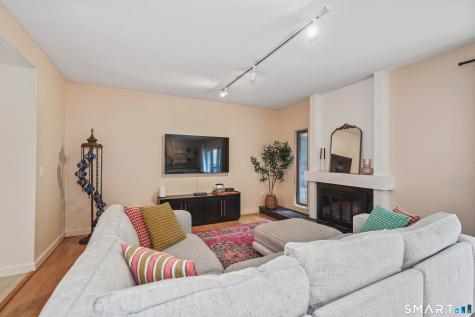 33 Great Meadow Lane Farmington CT 06001