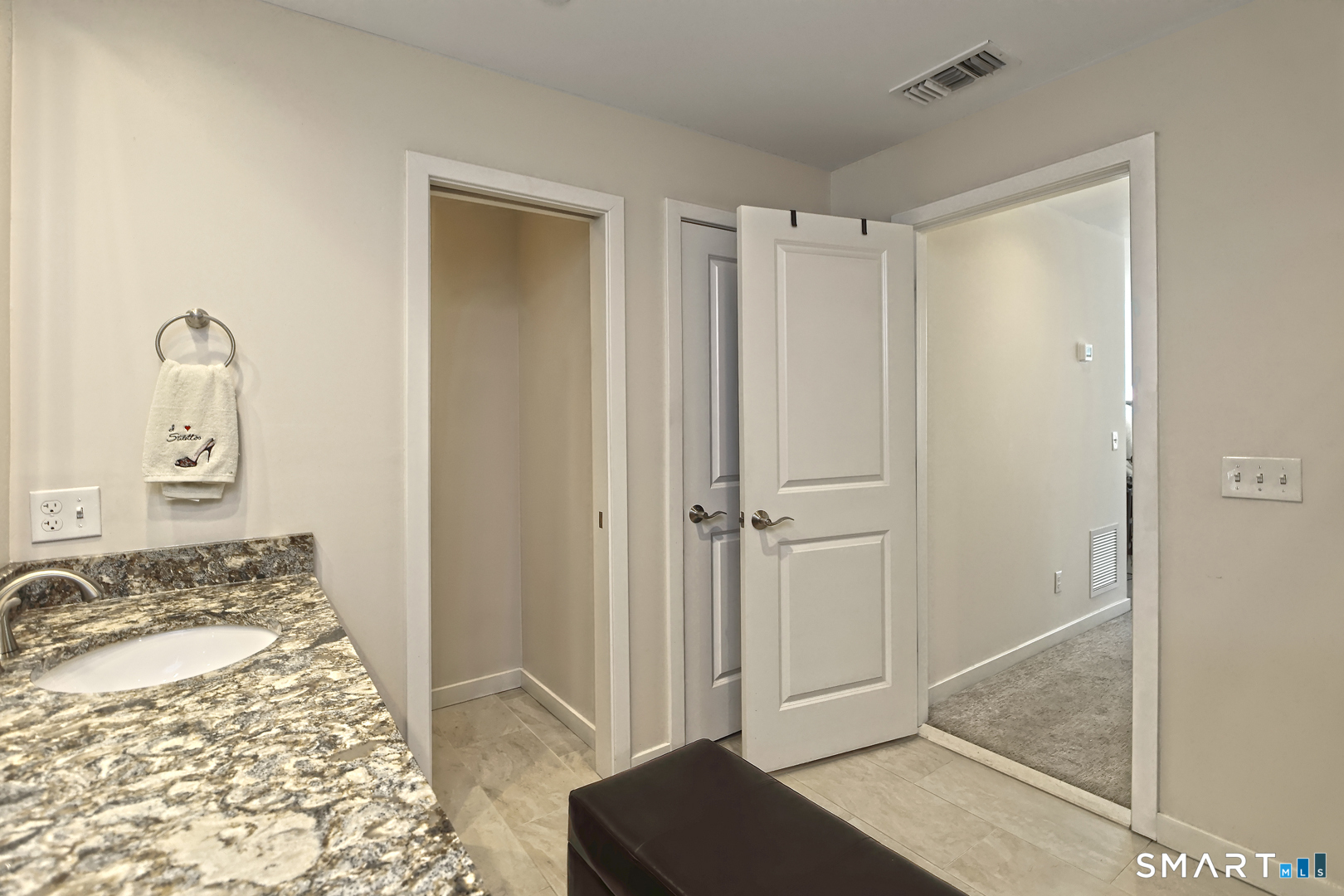 127 Harbour Close New Haven CT 06405