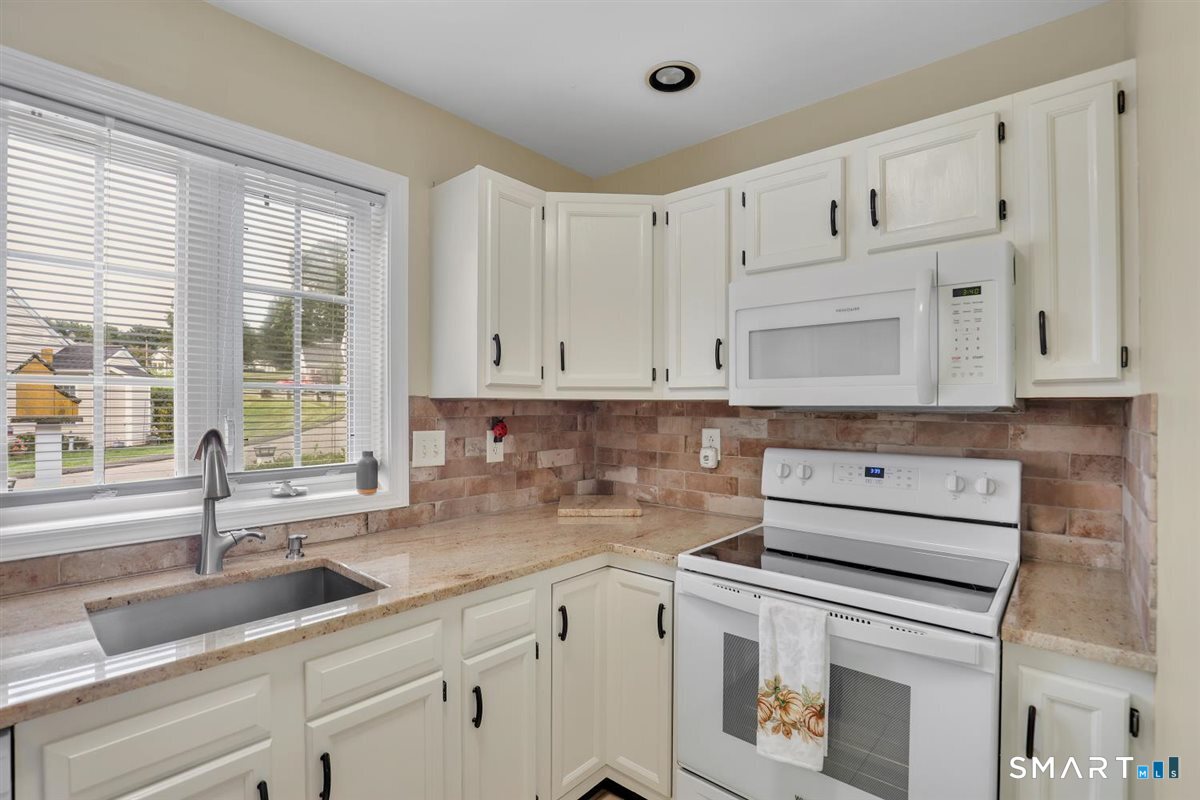 17 Ginger Circle Portland CT 06480