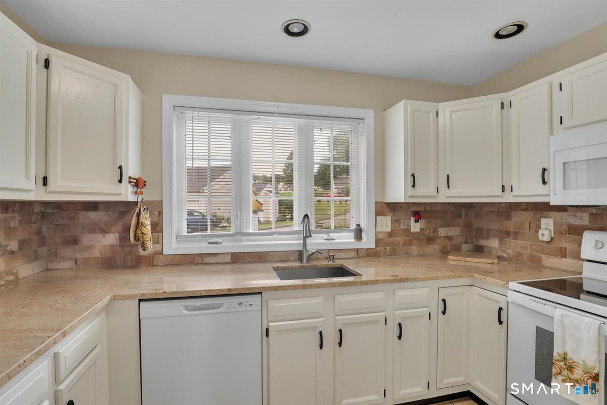 17 Ginger Circle Portland CT 06480