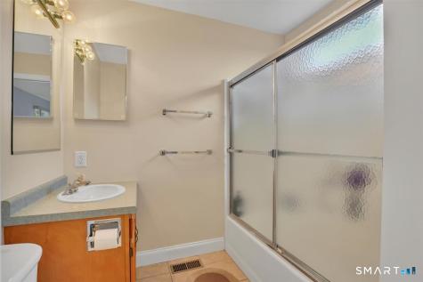 17 Ginger Circle Portland CT 06480
