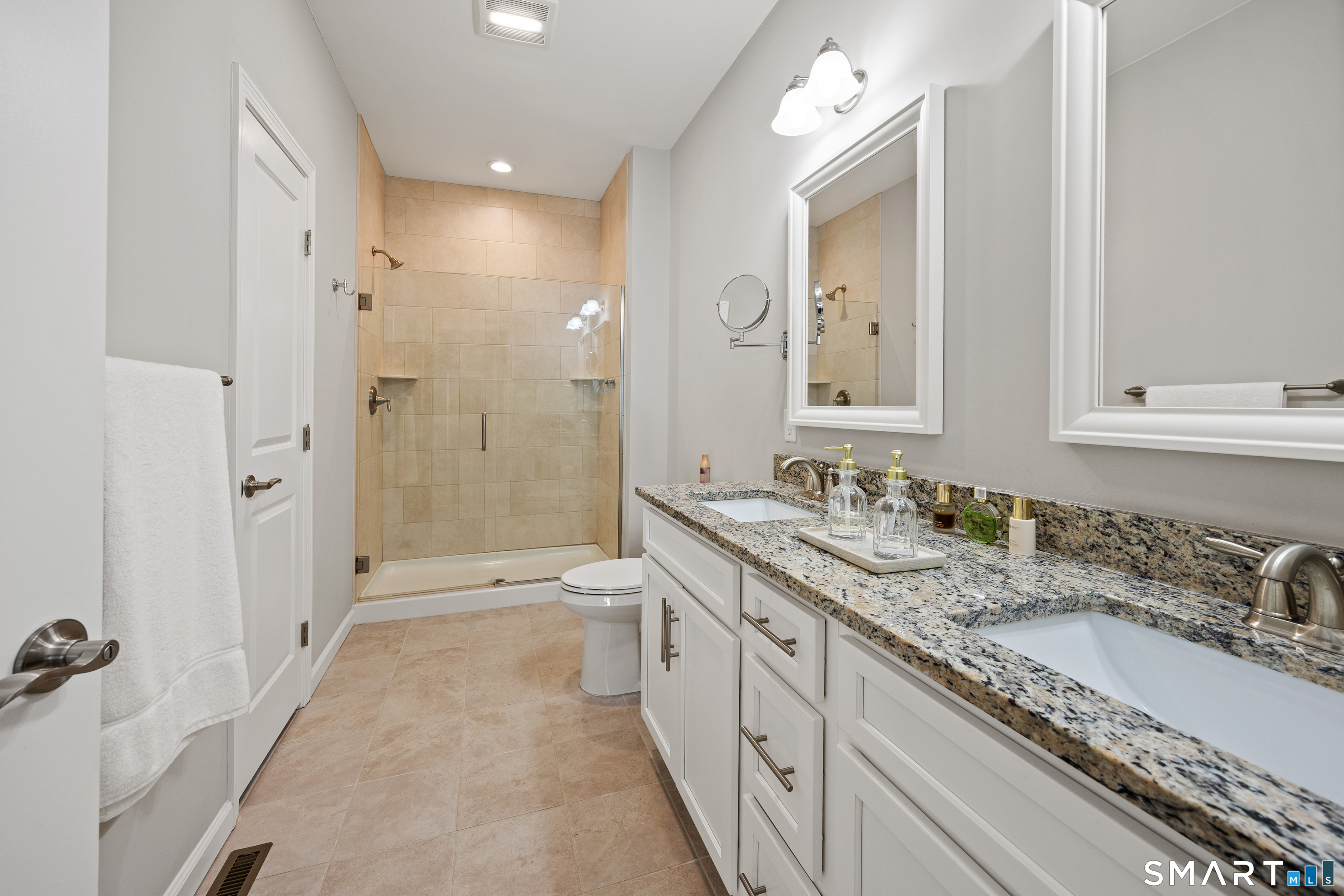 40 Lombard Circle North Haven CT 06473