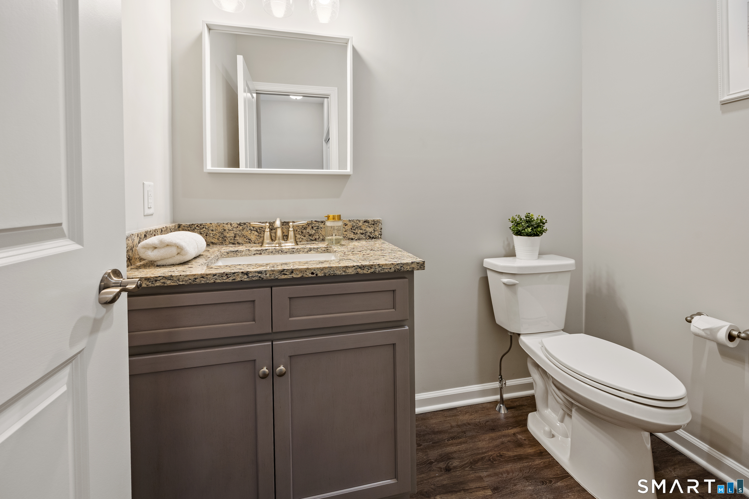 40 Lombard Circle North Haven CT 06473