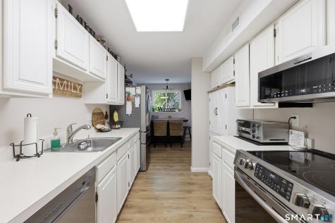 170 Hollister South Way Glastonbury CT 06033